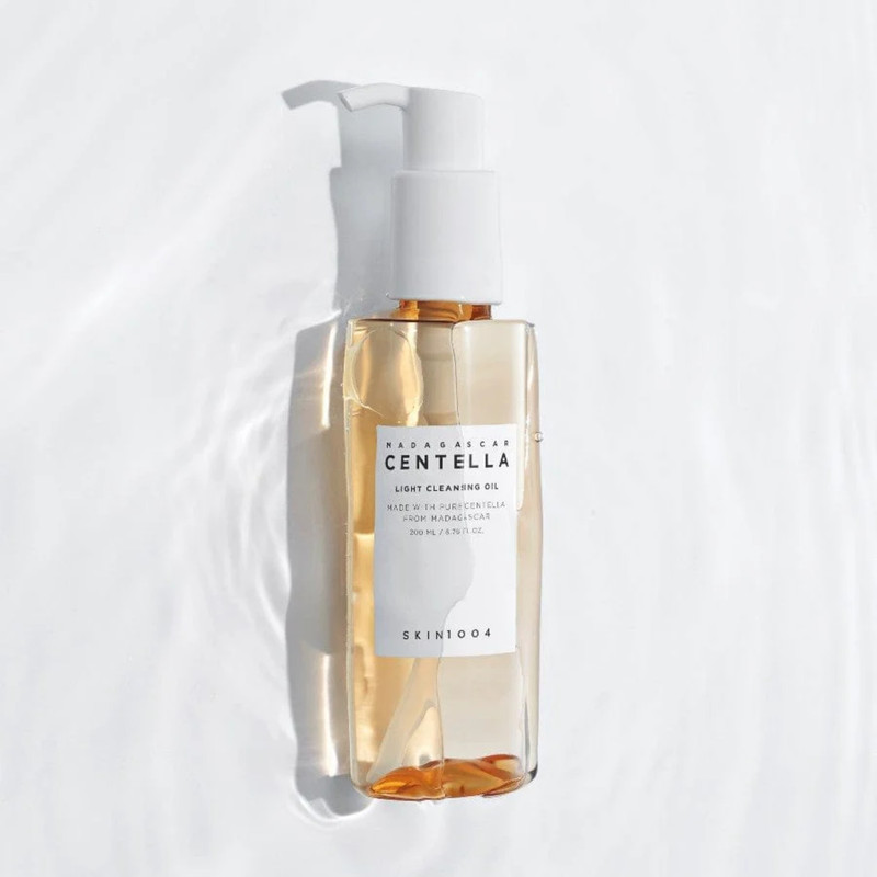 روغن پاک کننده اسکین 1004 مدل Madagascar Centella Light Cleansing Oil حجم 200 میلی‌لیتر به همراه فوم پاک کننده اسکین 1004 مدل Madagascar Centella Ampoule Foam حجم 125 میلی‌لیتر