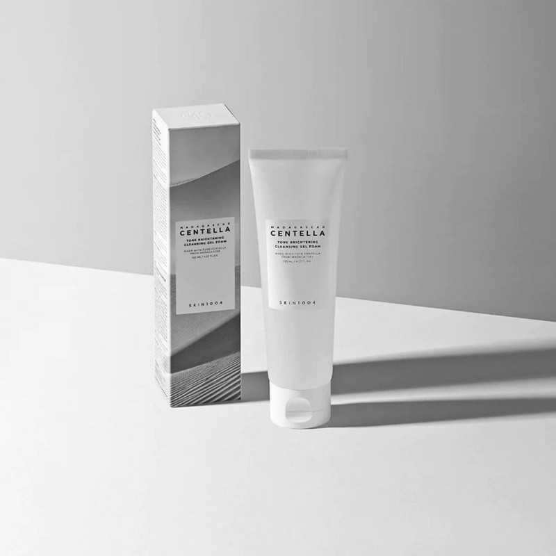 ژل فوم شستشوی صورت روشن کننده سنتلا مدل Madagascar Centella Tone Brightening Cleansing Gel Foam مناسب پوست معمولی حجم 125 میلی‌لیتر