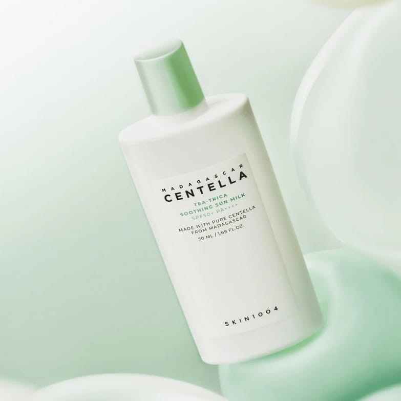 کرم ضد آفتاب بدون رنگ سنتلا اسکین 1004 SPF 50+ PA++++ مدل Madagascar Centella Tea-Trica Soothing Sun Milk مناسب انواع پوست حجم 50 میلی‌لیتر