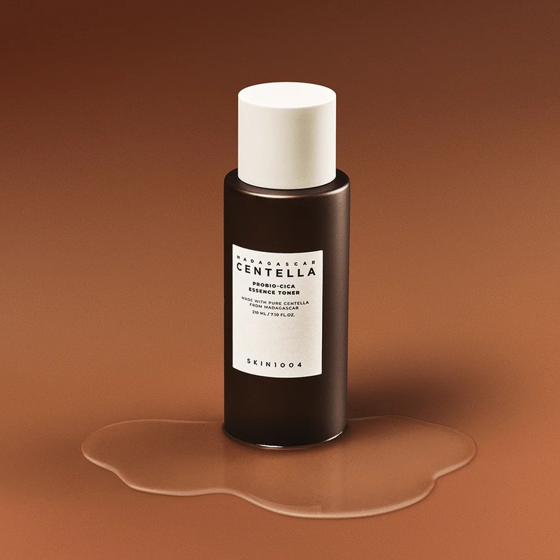 تونر آبرسان و ترمیم کننده پوست سنتلا اسکین 1004 مدل Madagascar Centella Probio-Cica Essence Toner حجم 210 میلی‌لیتر