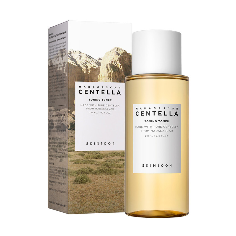 تونر آبرسان و تسکین دهنده پوست سنتلا اسکین 1004 مدل Madagascar Centella Hyalu-Cica Brightening Toner حجم 210 میلی‌لیتر