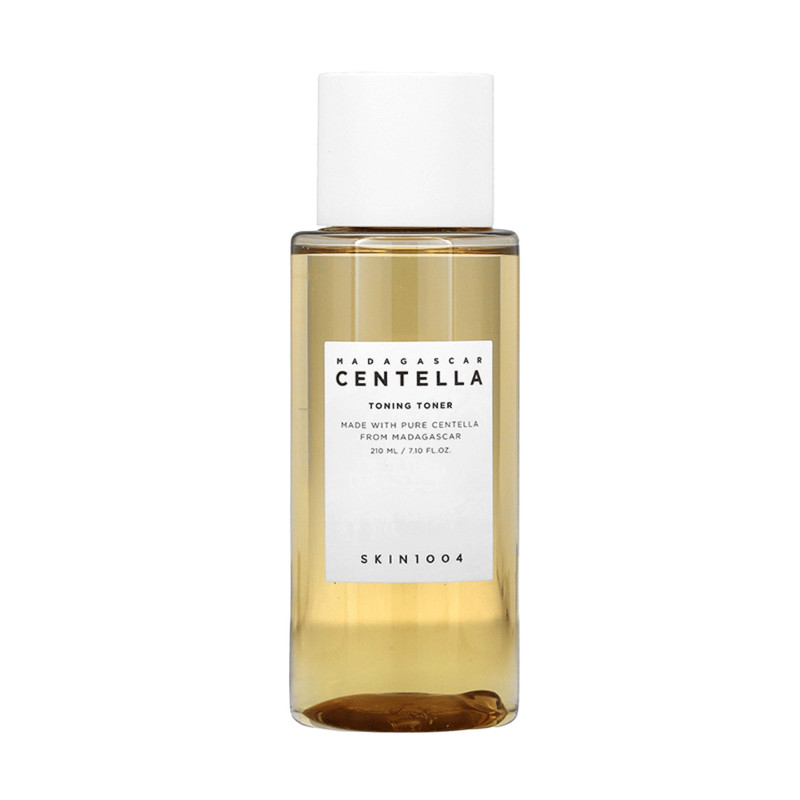 تونر آبرسان و تسکین دهنده پوست سنتلا اسکین 1004 مدل Madagascar Centella Hyalu-Cica Brightening Toner حجم 210 میلی‌لیتر