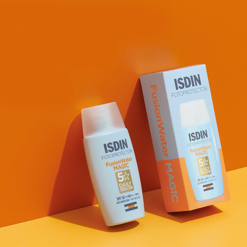 فلوئید ضدآفتاب بدون رنگ ایزدین SPF50 مدل Fusion Water Magic حجم 50 میلی‌لیتر